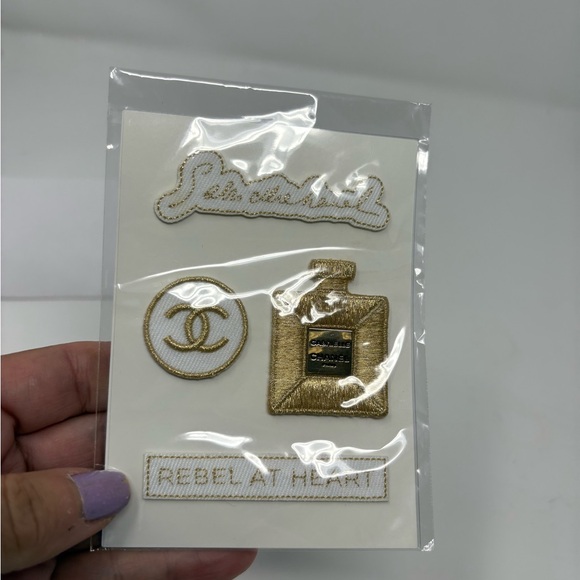 Chanel Gold and White Embroidered Patches - Picture 3 of 3